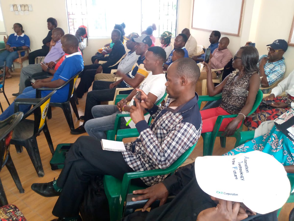 mwandawiro_john's tweet photo. @RadioCitizenFM @djflashkenya #MsetoXtra
@djflashkenya 
@mzaziwillytuva 
@sellyamutabi 
Kutoka County 001 Mtwapa Georgias Hotel
Kikosi kizima Cha Mashabiki Wa Radio Wamakita kambi AGM Ya Mwaka
Twende Nayo Nayo Hadi tamati https://t.co/KH4J8HFJQf