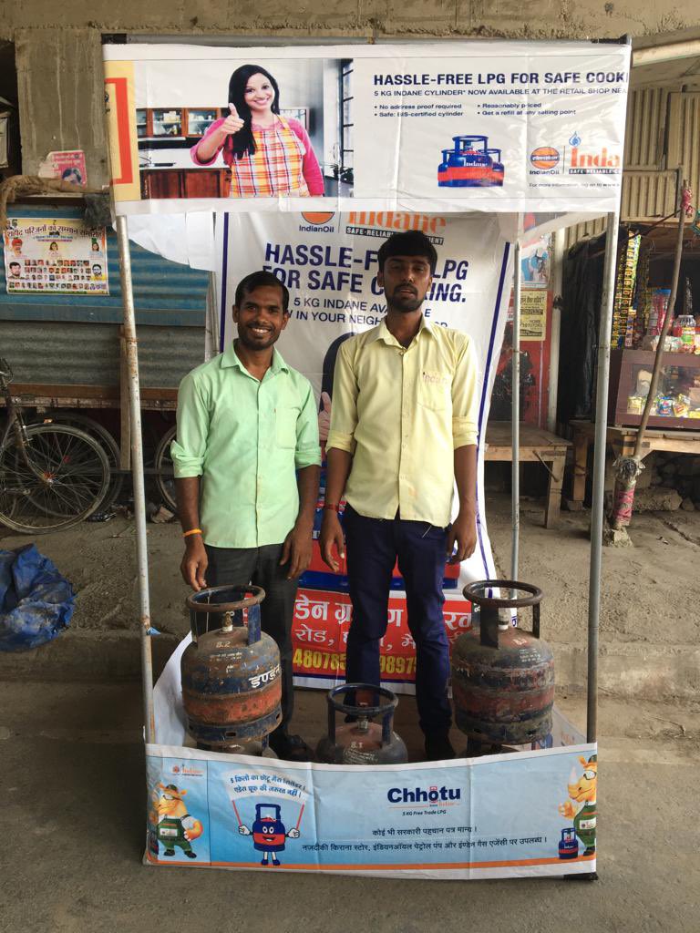 IoclAgraIDO's tweet photo. FTL camp conducted at Chachha market by Chachha IGV Mainpuri under Agra B LSA as part of weekly campaign. No address proof required. Just take it with you and refill anywhere in the country. #chottu #FTL @DirMktg_iocl @IndianOilcl @ChairmanIOCL @akadk12 @Bohrashyam2 https://t.co/d4lSSKgvu9