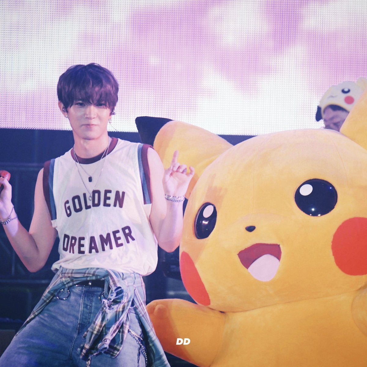 deerdiary_hs's tweet photo. 〰️ 230819 SUMMERSONIC  
신나는 히등이 짱 귀여움🥺 피카피카💛

#ENHYPEN #HEESEUNG 
#희승 #엔하이픈 #히등이 https://t.co/QX58nGnBSA