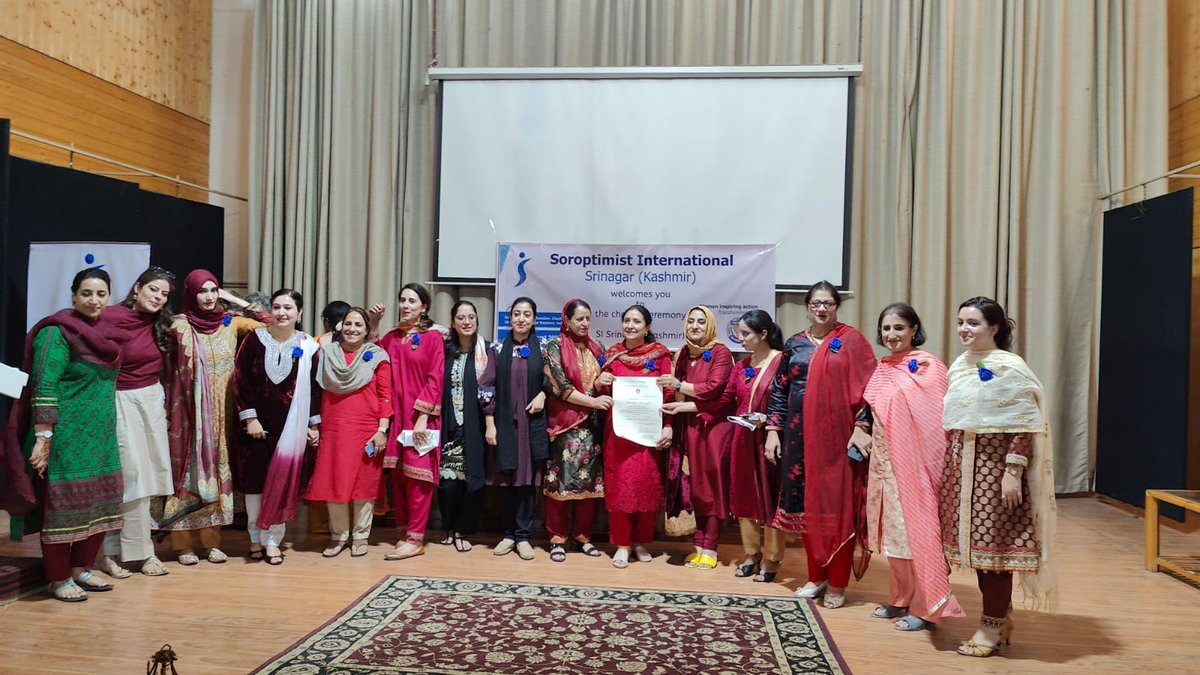 DailyAsianMail's tweet photo. Charter Ceremony of Soroptimist International -Srinagar

Read more👇

https://t.co/Bv93LQWyuo https://t.co/UpdehkNg5J