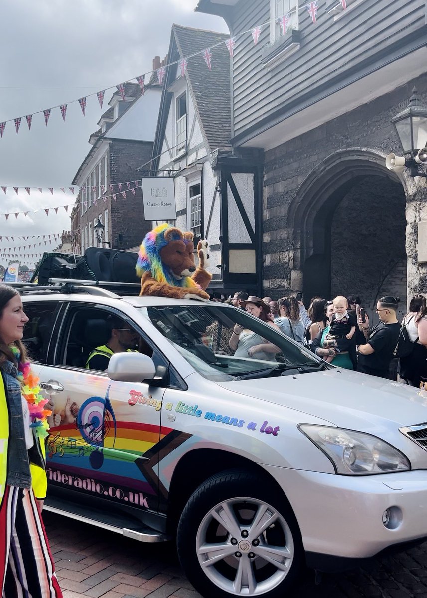 VanessaGCrew's tweet photo. What a beautiful parade - it made me a bit teary! Very special, huge well done to everyone involved ❤️🏳️‍🌈🏳️‍⚧️ #medwaypride @medway_pride https://t.co/BGCEFXTiMp