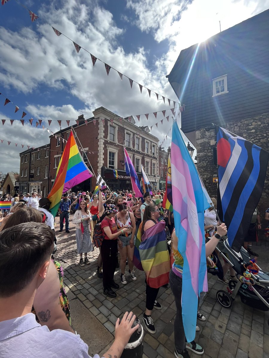 What a beautiful parade - it made me a bit teary! Very special, huge well done to everyone involved ❤️🏳️‍🌈🏳️‍⚧️ #medwaypride <a href="/medway_pride/">Medway Pride Radio</a>