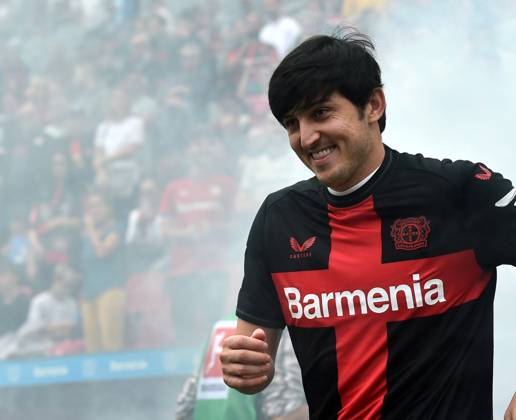 TGoalpost's tweet photo. AC Milan are very interested in Sardar Azmoun. 🔴⚫️

The 28-year-old striker can really imagine joining Milan, but early stage of talks and negotiations. No agreements yet. [@Plettigoal]

#TheGoalpostNews #ACMilan #Milan #B04 #Bayer04 #BayerLeverkusen #Transfers #TransferNews https://t.co/gVMWifTD1h