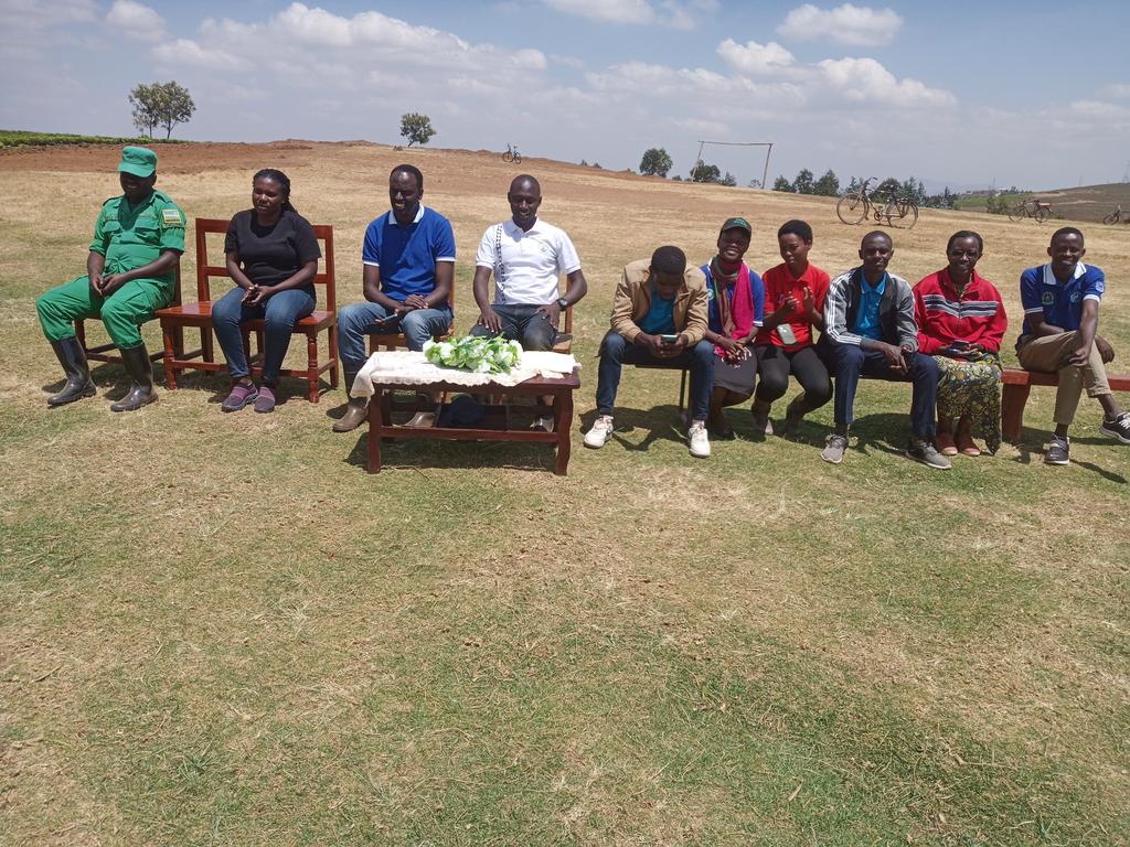 MiyoveG's tweet photo. Uyu muganda  wihariye w'urubyiruko wari ufite insanganyamatsiko igira iti " Uruhare rw'urubyiruko mukutangiza ibidukikije"
Ni ikiganiro cyatanzwe na Es w'umurenge wa #Miyove. https://t.co/KpqKhxsOm8