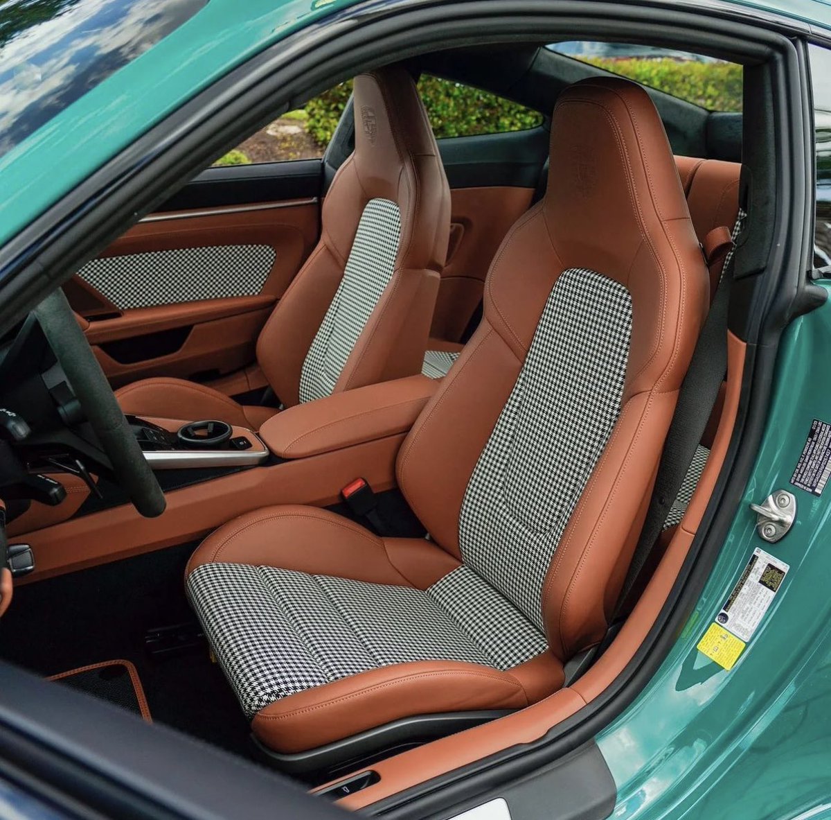 PorscheCIub's tweet photo. Paint-to-Sample Smyrna Green 992 Turbo S https://t.co/eYAaheAgoU