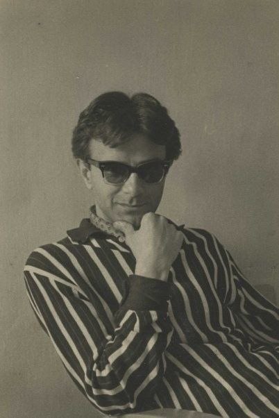 İnsan sevilmeyince nasıl da çirkin hissediyor..

"hem kötüyüm, karanlığım biraz, çirkinim. 
aysel git başımdan seni seviyorum."

Attila İlhan