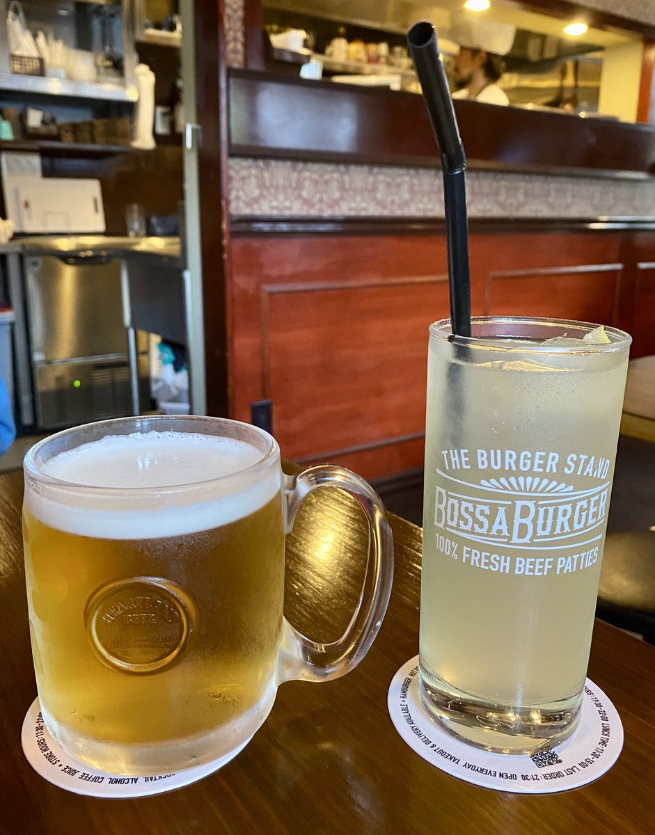monaKa13856818's tweet photo. 自家製ジンジャー美味しかった🍋
次はアボカドかチョコミントシェイク飲みたい🥑🍫🍃
#BossaBurger https://t.co/f26nfOOrUZ