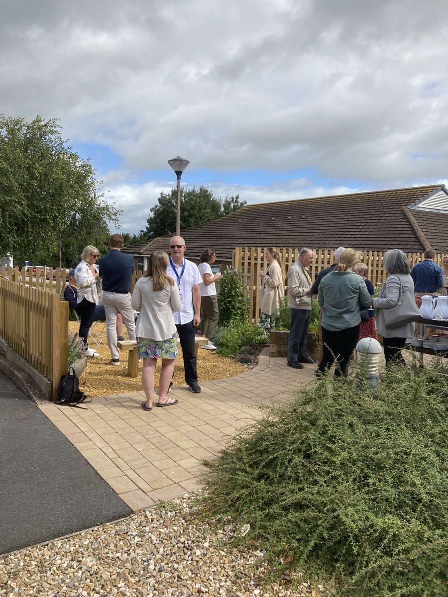 christidRDE's tweet photo. 🙌 to the amazing Dr Camilla Stockholm - started fundraising for a COVID memorial garden in 2020. Today we finally made her dream a reality. A beautiful quiet place for our staff and patients to relax and reflect. 💪 work again from ⁦@RDUH_Facilities⁩ ❤️#royaldevon https://t.co/Tolu2EFUFz