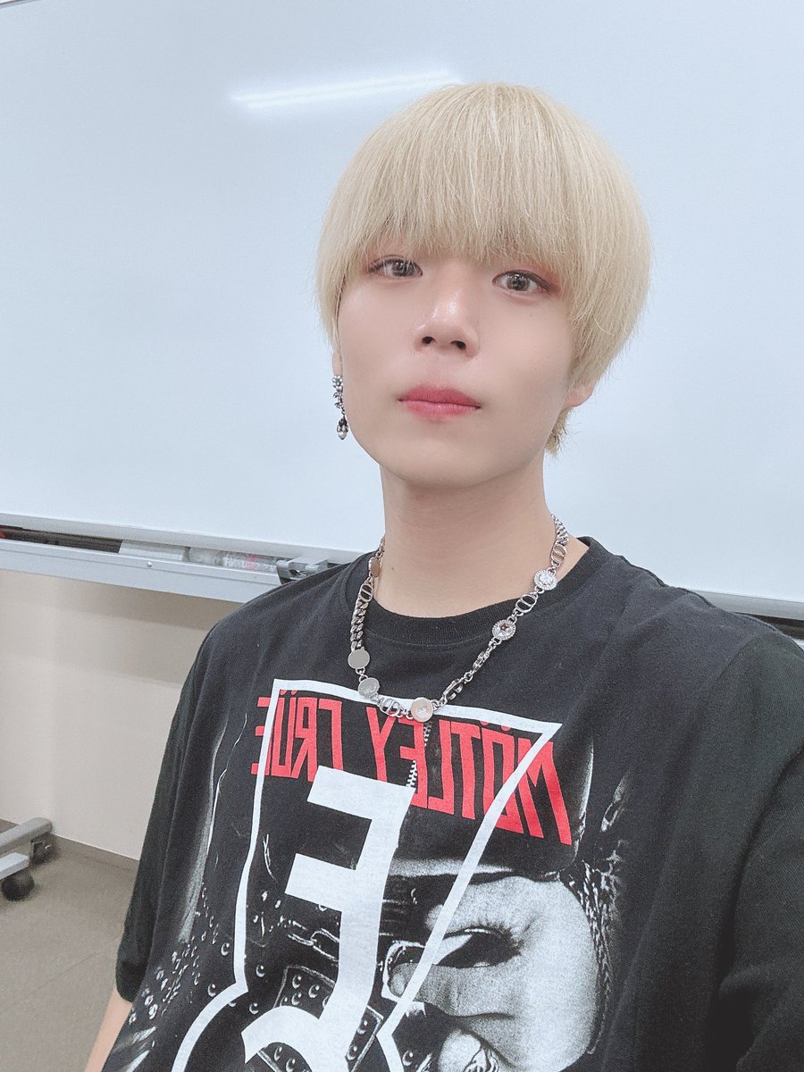 MINATO_CCC_E's tweet photo. リリイベ Day6 大宮

なかなか過酷で想いの届きづらい環境ではありましたが、一緒に戦ってくれたROSEの皆さんのおかげで新しい出逢いがちゃんとありました。

本気で取り組んだ事に無駄な事なんて何一つない。それを証明できるグループでいたいと思います。

暑い中本当にありがとうございました🙏✨ https://t.co/3cBsTR014E