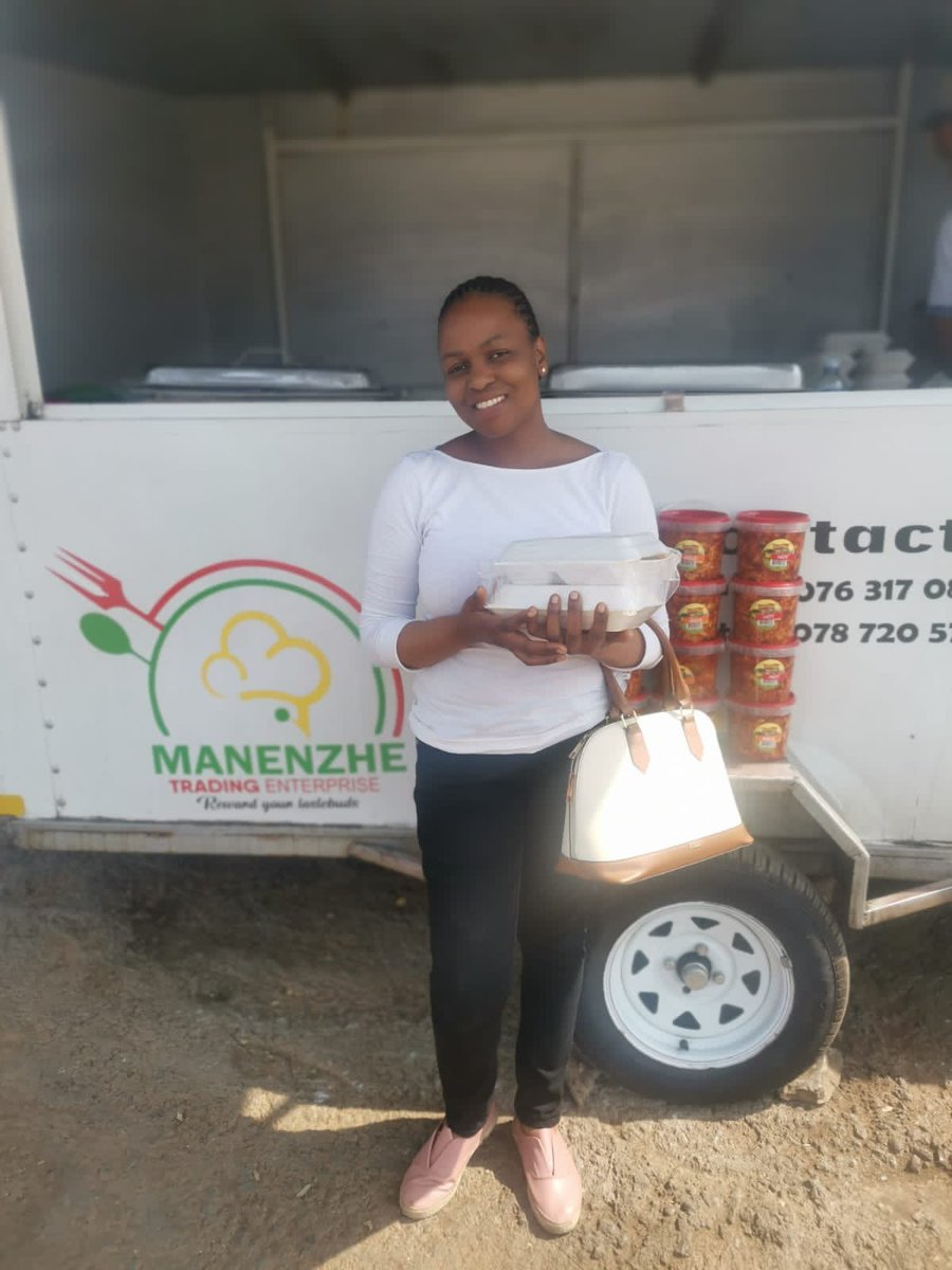 manenzhe_samuel's tweet photo. She selling avocado 🥑 at Famous caravan https://t.co/CzbQxWRtED