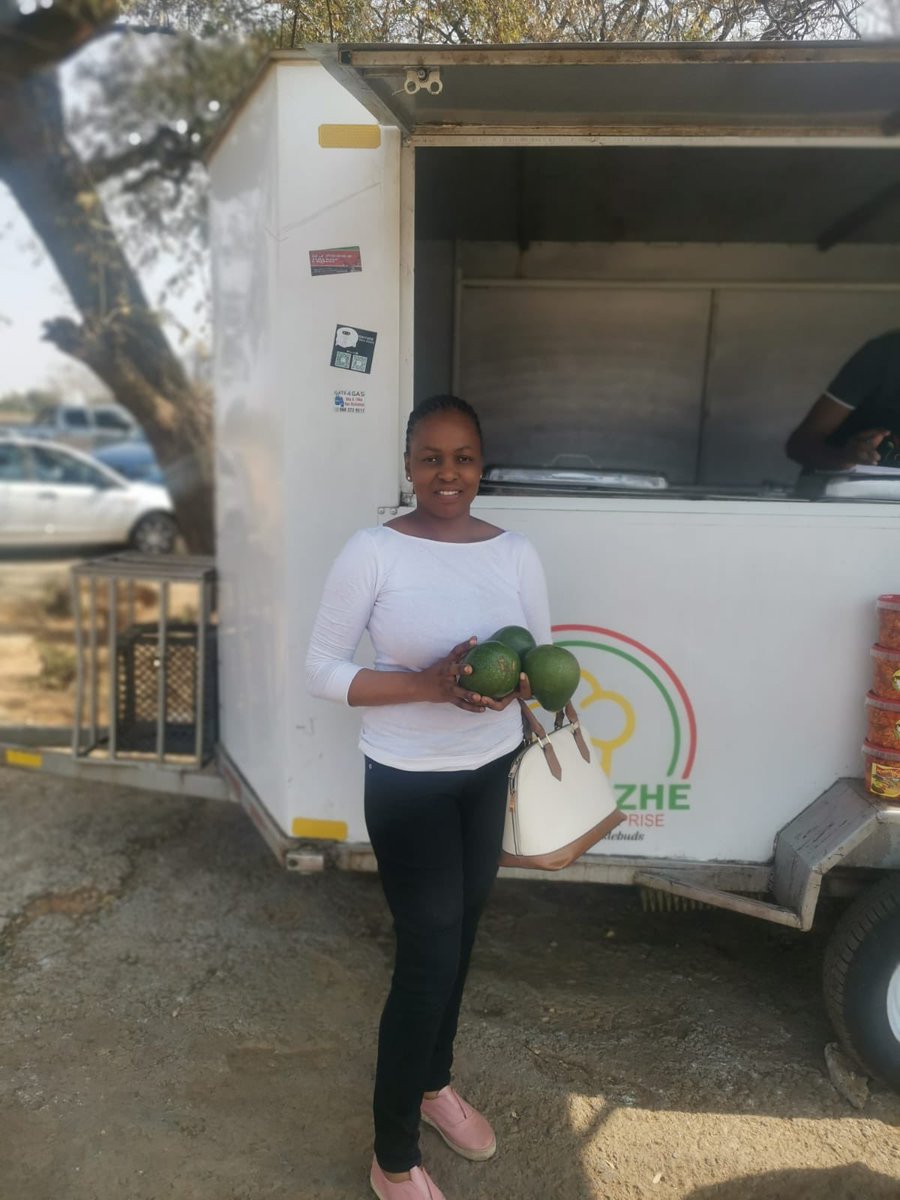 manenzhe_samuel's tweet photo. She selling avocado 🥑 at Famous caravan https://t.co/CzbQxWRtED