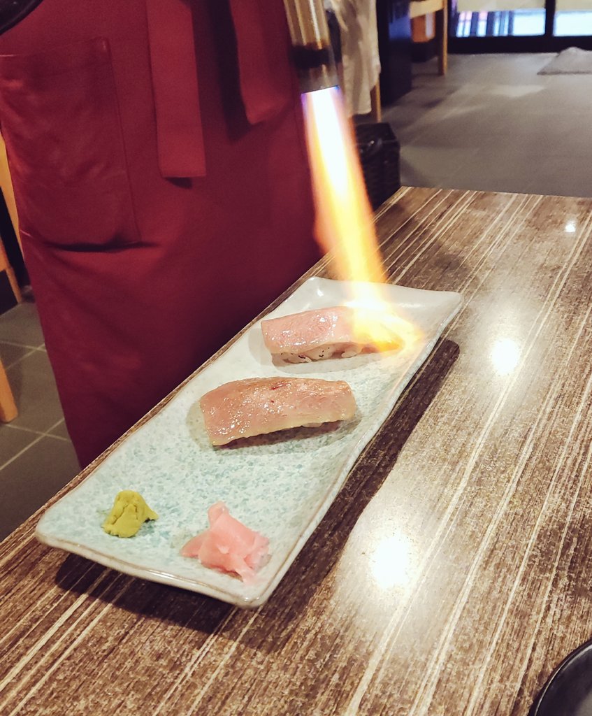 「鶴橋で焼肉久しぶりに食べた〜マシッソヨ～ 」|ハルカのイラスト