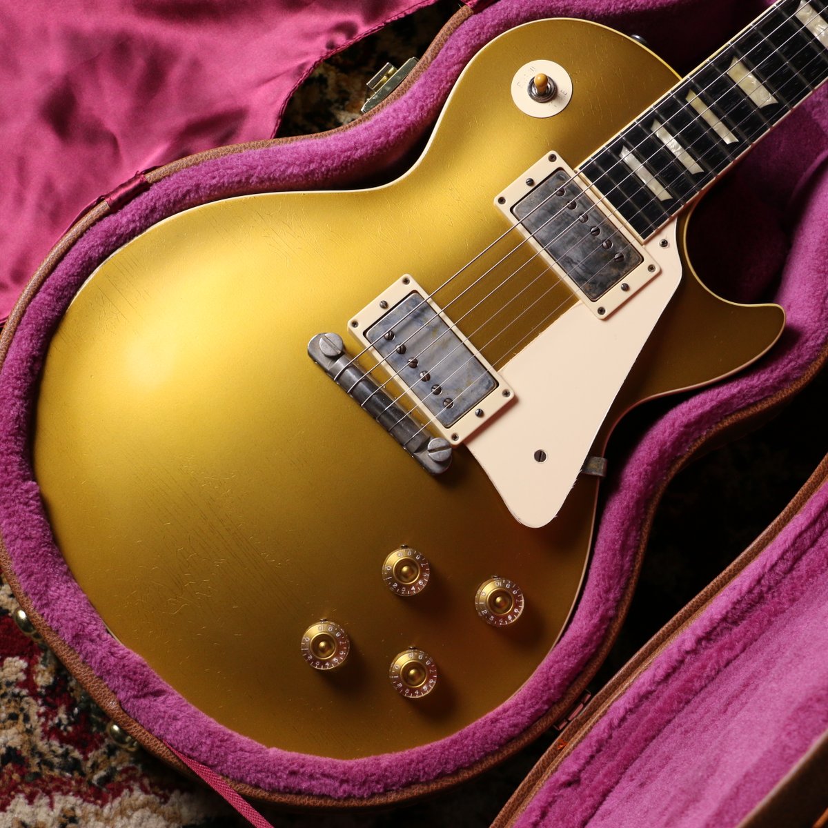 shima_mito's tweet photo. 【限定4本のスペシ���ルモデル!】
既にお問い合わせを多く頂いている、
『g7-LP55 Mod. Aged All Gold』、
遂に入荷しました!!
デジマート掲載前に売れてしまうかもしれません。
気になる皆様、お問い合わせお待ちしております。
#g7special #LP55 #55GT
#ハカランダ #ホンマホ #バーブリッジ https://t.co/pLBtcDvLeq