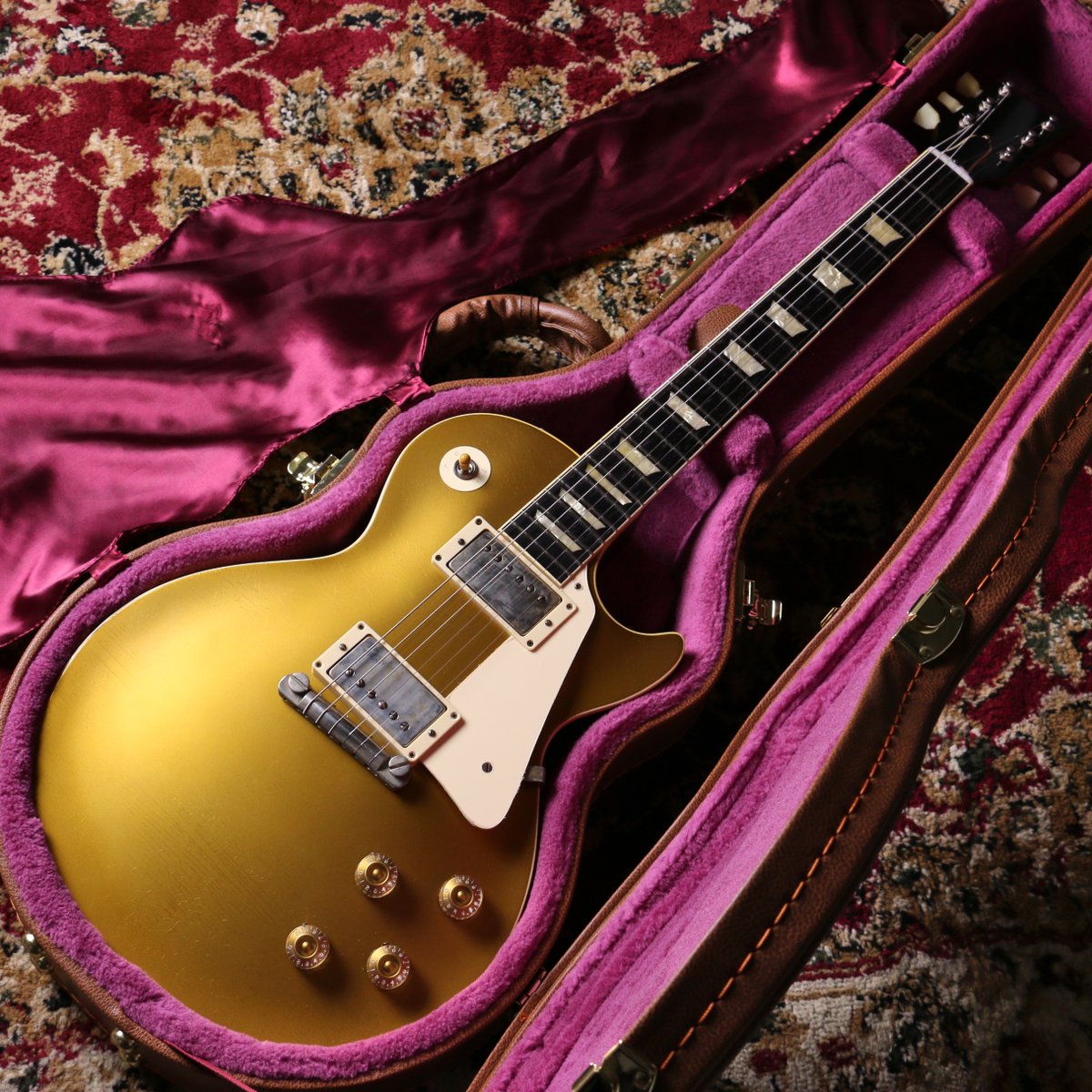 shima_mito's tweet photo. 【限定4本のスペシ���ルモデル!】
既にお問い合わせを多く頂いている、
『g7-LP55 Mod. Aged All Gold』、
遂に入荷しました!!
デジマート掲載前に売れてしまうかもしれません。
気になる皆様、お問い合わせお待ちしております。
#g7special #LP55 #55GT
#ハカランダ #ホンマホ #バーブリッジ https://t.co/pLBtcDvLeq