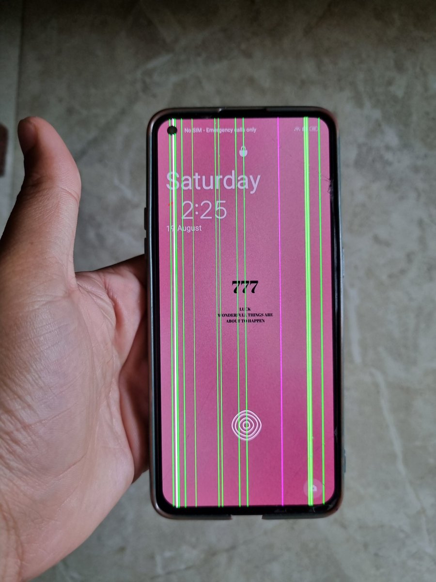affaaaaan03's tweet photo. worst costumer care ever.😡 @OnePlus_IN 
#OnePlus8t #greenlineissue https://t.co/jB0WAIlXoV