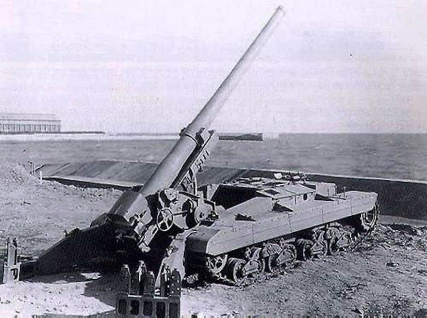 Postmanden1's tweet photo. Ansaldo Cannon 149 mm L/40 Model 1935 #Pic1
The Semovente M43 da 149/40, 1 prototype made. Sources mention that the chassis could have been either that of an M15/42 or the larger P26/40. #Pic4 wooden mock-up https://t.co/hL6PE1JKGG