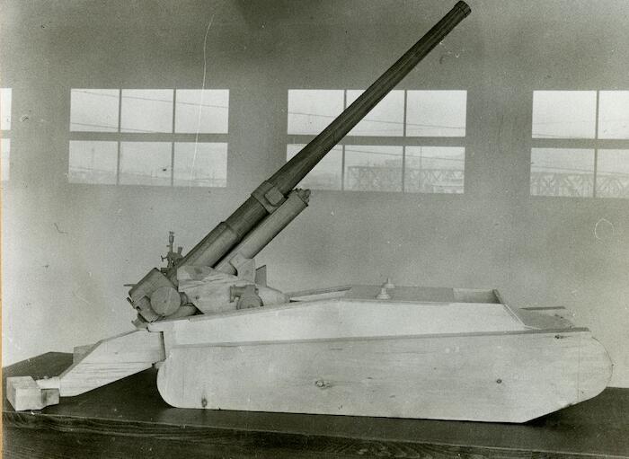 Postmanden1's tweet photo. Ansaldo Cannon 149 mm L/40 Model 1935 #Pic1
The Semovente M43 da 149/40, 1 prototype made. Sources mention that the chassis could have been either that of an M15/42 or the larger P26/40. #Pic4 wooden mock-up https://t.co/hL6PE1JKGG