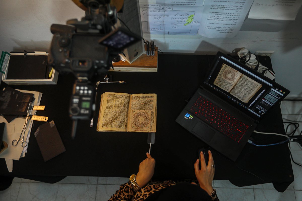 GM fam! Since some of you are scanning/photographing their physical works to be transformed into NFTs, I wanted to share this setup from the attached article. How professional it is!
aljazeera.com/gallery/2023/8…