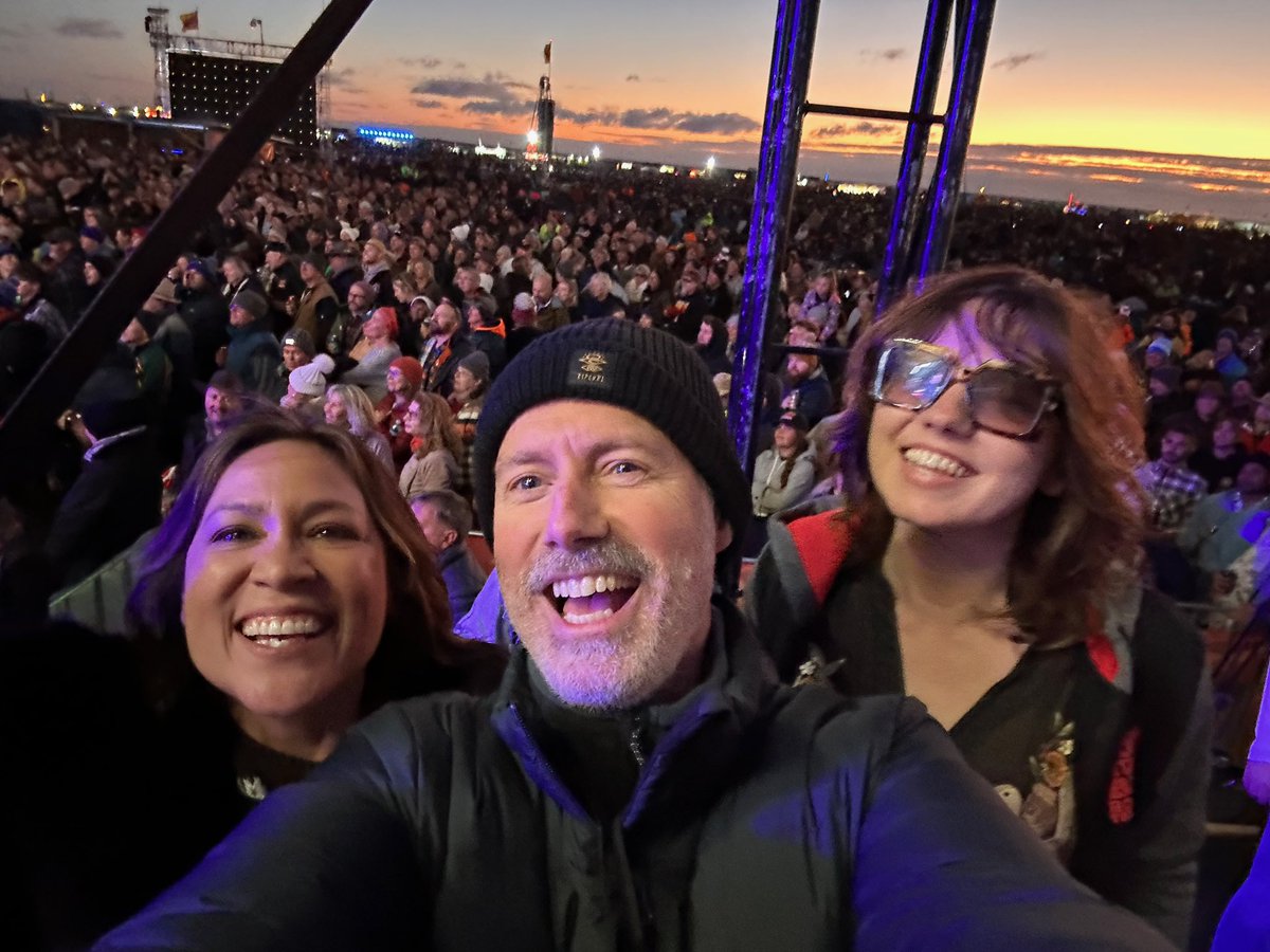 Epic is an understatement when it comes to the outback music festival @mundimundibash - thnx for having me back xx <a href="/EmpireTouring/">Empire Touring</a> <a href="/leerogers1234/">Lee Rogers</a>