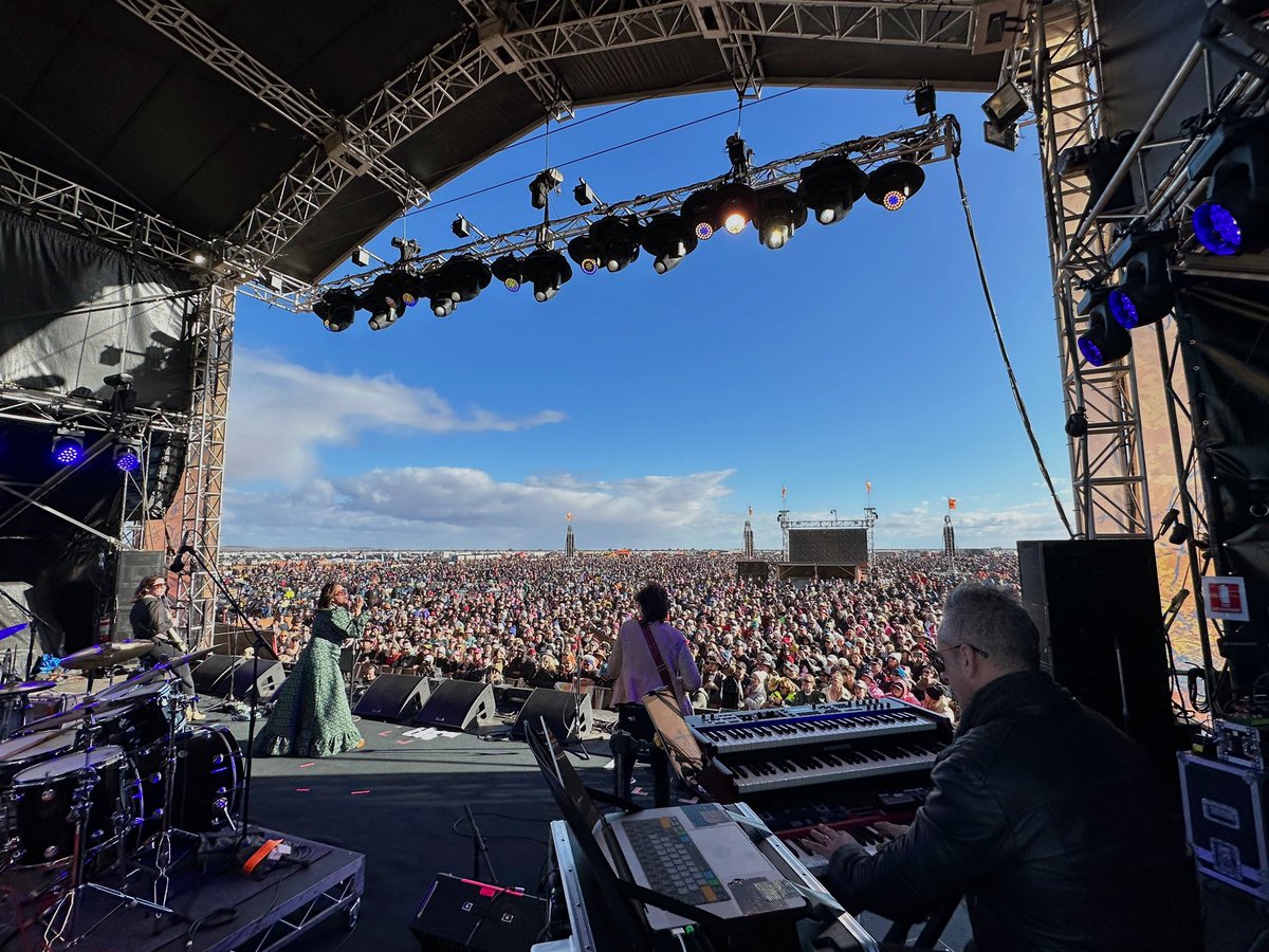 KateCeberano's tweet photo. Epic is an understatement when it comes to the outback music festival @mundimundibash - thnx for having me back xx @EmpireTouring @leerogers1234 https://t.co/QbgEHFCC82