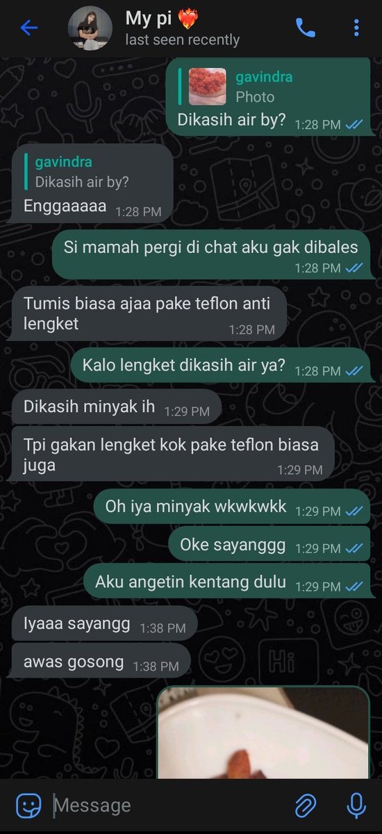 Pacar lu ngajarin lu masak gak? Pacar gua ngajarin gua masak dong 😎
