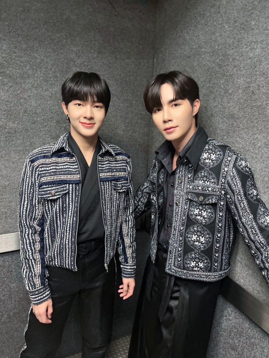 วันนี้พบกับซีและนุนิว <a href="/zee_pruk/">Z</a> <a href="/CwrNew/">NuNew</a> ได้ในงาน MAJOR STAR ROADSHOW "AFTER SUNDOWN THE MOVIE”

อย่าลืมส่งกำลังใจให้ทั้งสองคนกันเยอะ ๆ นะคะ 🫶🏻🫰🏻🥰

MajorStarRoadshow x ZeeNuNew
#ดับแสงรวีxเมเจอร์เชียงใหม่