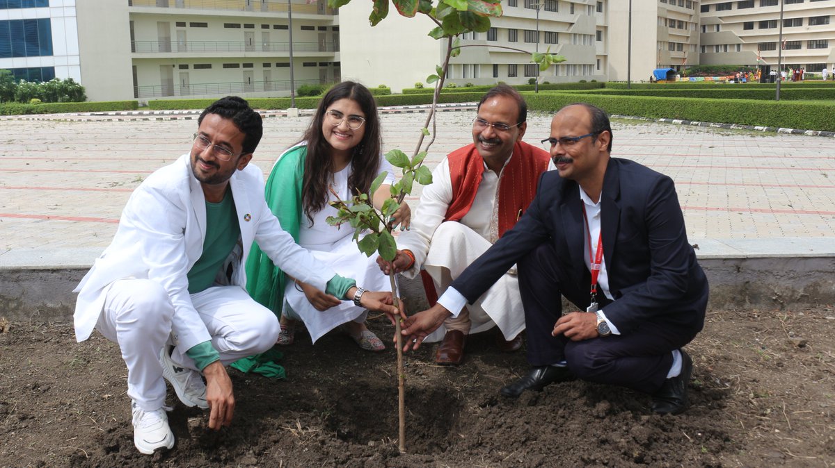 SUAS_Indore's tweet photo. 🌱Green Dreams in Action! 🌿

Witness the glory of our plantation drive at SUAS Indore. 🌳Students and faculty members united with vibrant enthusiasm to contribute to this eco-friendly initiative. Together, we sow the seeds of a greener tomorrow. 🌎🌱

#plantation https://t.co/hpodqSG3Ya