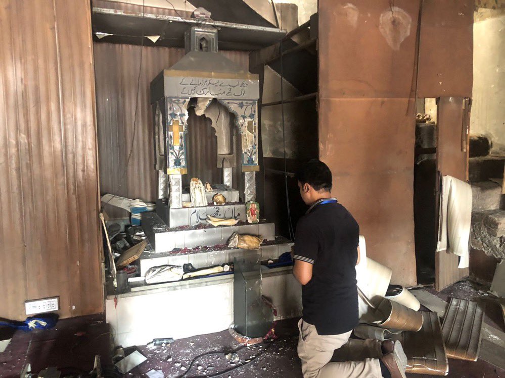 acs_italia's tweet photo. L’orrore di quanto accaduto a #Jaranwala è anche nella profanazione dei tabernacoli delle chiese. Ecco perché è importante domani essere uniti in preghiera con la comunità cattolica in #Pakistan! #ACSitalia #20agosto https://t.co/3LaQ2EXL93