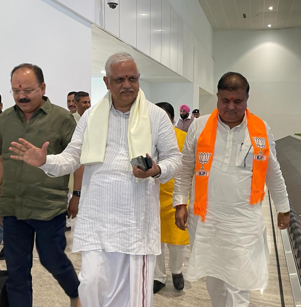BLSanthoshFans's tweet photo. विजयपथ ……

हमारे प्रेरणा स्रोत आदरणीय बी एल संतोष जी 

@blsanthosh ji 
#BJP https://t.co/JlZJkazWWX