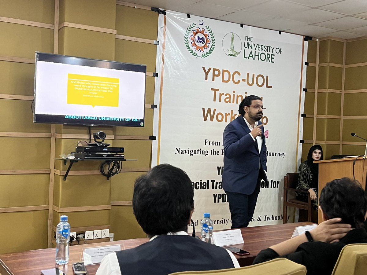 uolypdc's tweet photo. Mr. Abdul Waris Hameed emphasizes the significance of self-exploration and introspection regarding our individual capabilities and passions.

@AustYpdc 

#FromIdeaToImpact
#UOLxAUST
#YPDCWorkshop
#Ulahore https://t.co/4fdyzfi1we