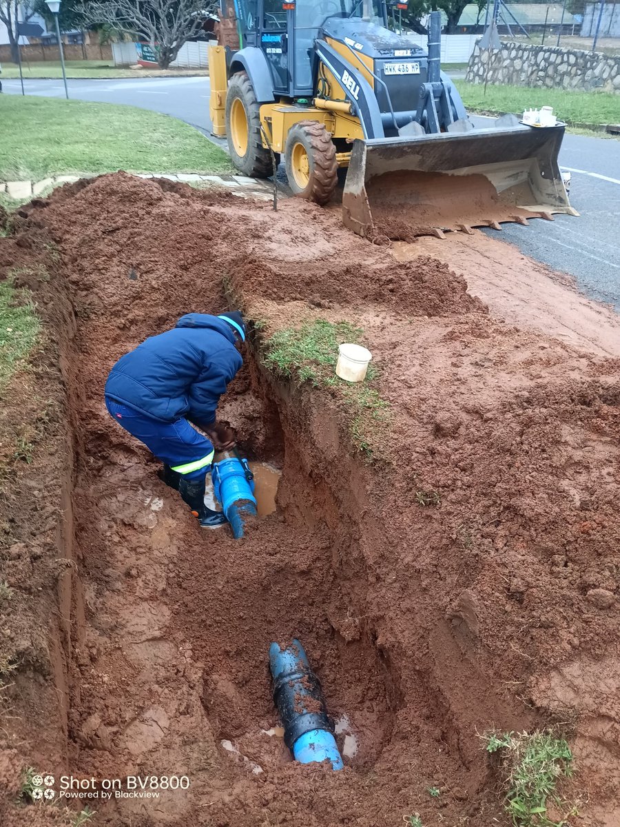 realMadumane's tweet photo. & Within An Hour After Calling #Silulumanzi Hotline Their dedicated team Came 4 Repairs #BadzelaMakhataNebumnyama
#ConservingWater #SustainingLife
I HAD NO CHOICE BUT TO MAKE THEM COFFEE ☕ FOR THE EXCEPTIONAL SERVICE🥰 #MyGrannyRaisedMeThatWay #Ubuntu https://t.co/UvkjN4A3x3