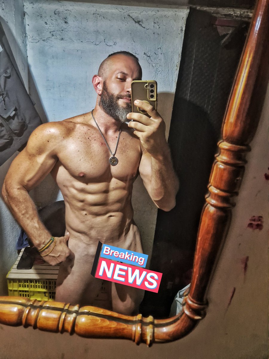 Carlos98509991's tweet photo. Regalo suscripción gratuita a todo aquel que RT mi foto! Quien será el primero?...😏😈 https://t.co/oPGAvARld8