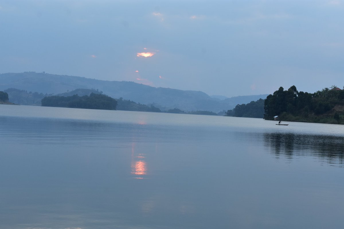PrinceofTravel3's tweet photo. Lake bunyonyi Island Tours are something of a magical kingdom. #wakanda 
#tribesafricasafaris https://t.co/vk3z1zFmou