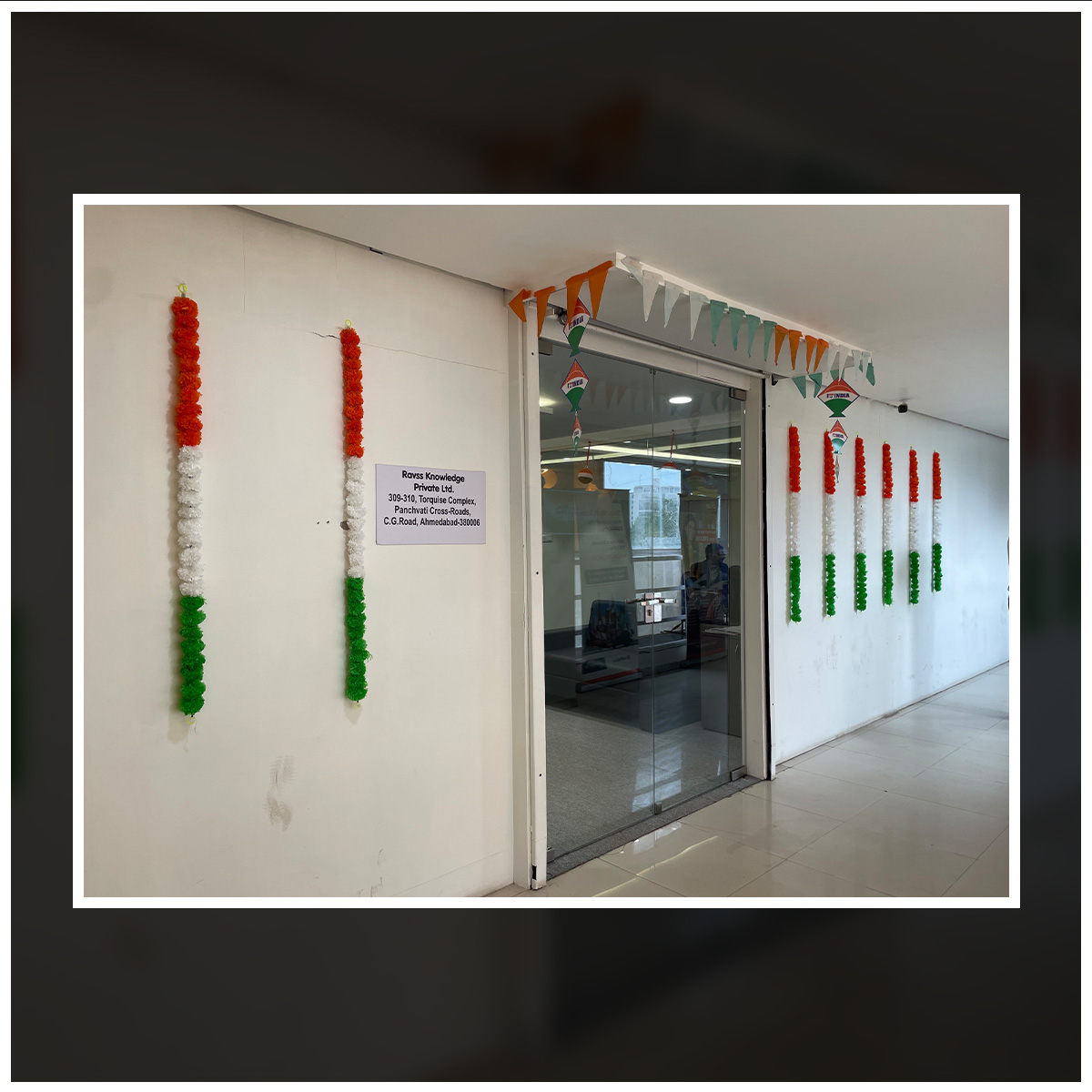 Independence Day Celebration at INSD Ahmedabad! 🇮🇳 🎨✨ Mentors and Students united to deck the institute in tricolor splendor. Every flag embodied our rich heritage. The celebration echoed our commitment to design and freedom. 🥳🎉 #INSDIndependenceDay #TricolourExpressions