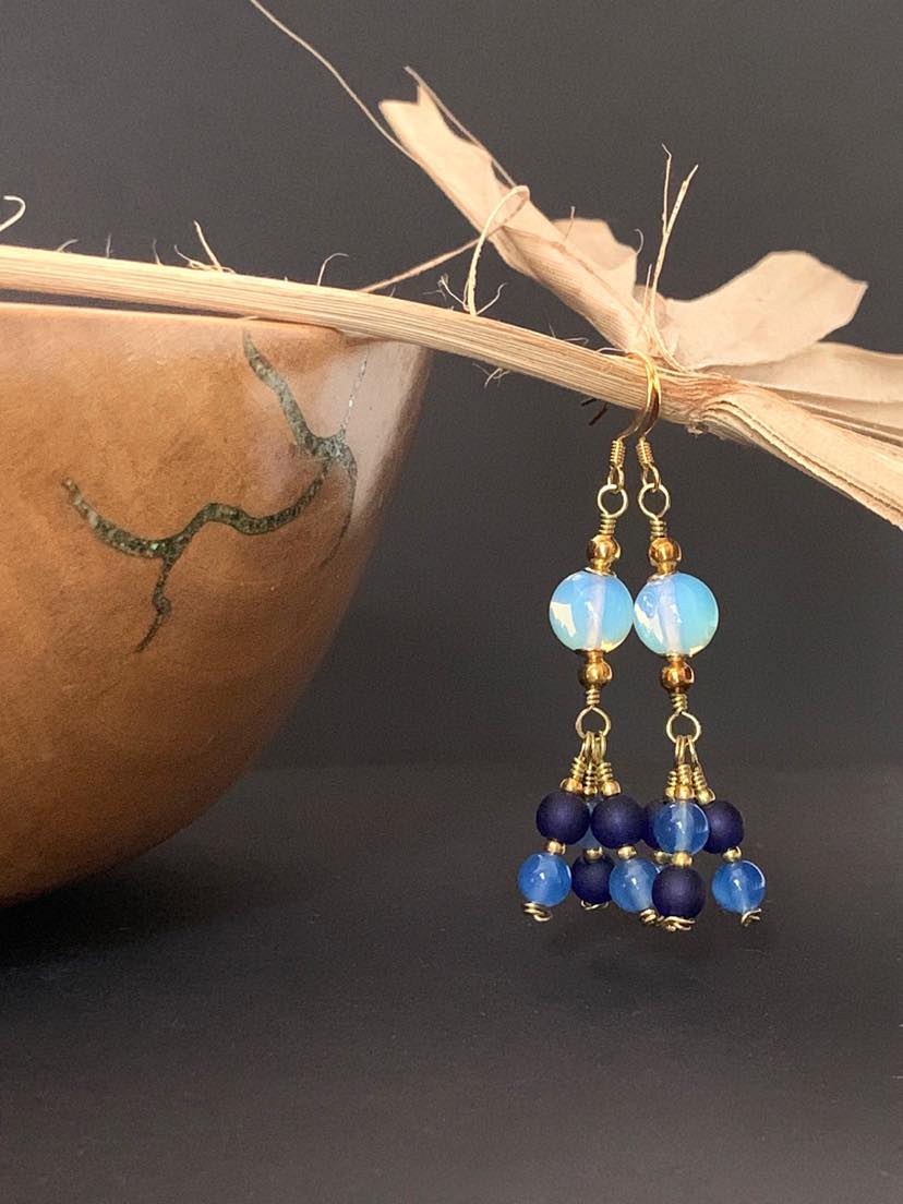 Blue, Gold & Opal Colour Women's Chandelier Earrings, Sea Glass and Agate with Gold Plated Hooks.

Etsy: etsy.com/uk/listing/151…

#madeinwales #bohoearrings #chandelierearrings #blueearrings #opaliteearrings #seaglassearrings #agateearrings #blueagateearrings #handcrafted