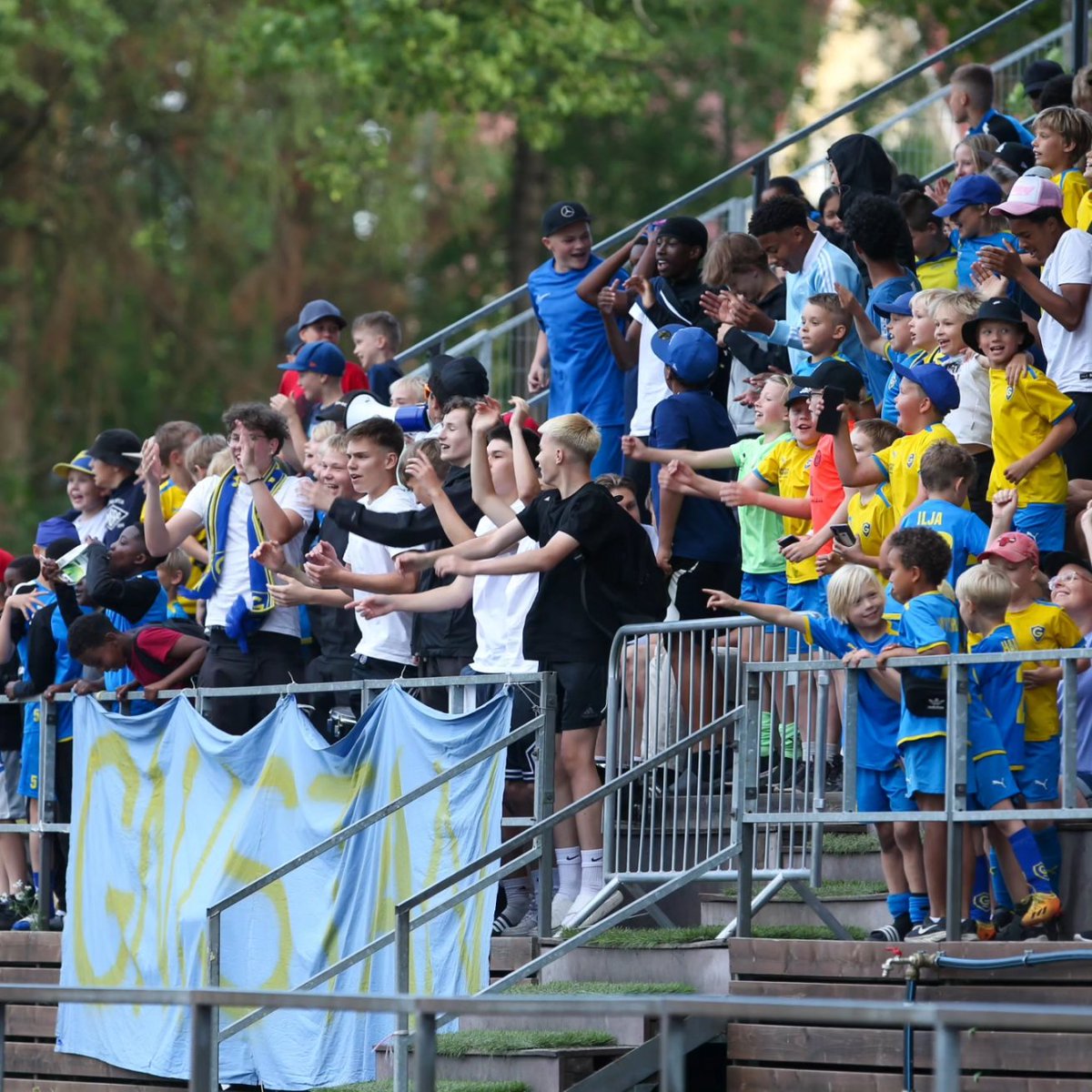 Huomenna paluu kotiin!✌️

Muistojen luominen Mustapekka Areenalla jatkuu huomenna.

🆚 Jaro
🕕 18.00
🍕 Otteluisäntä: Capperi
🎟️ Liput: tiketti.fi/if-gnistan-kot…

#Gnistan #Ykkönen

📸: Mira Lönnqvist