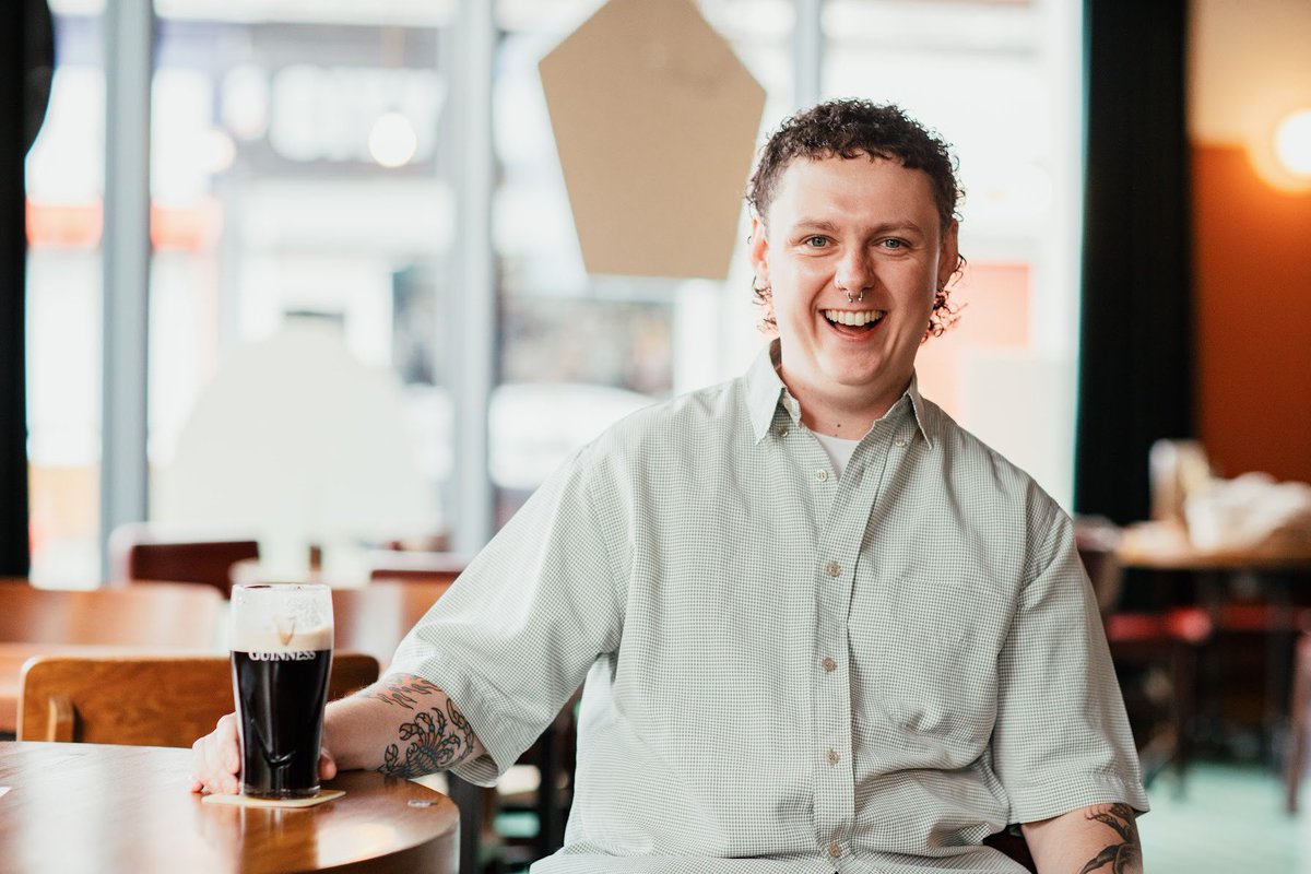 You know Sam, he went viral thanks to his prowess at holding a tennis racquet and sinking a pint at the same time. Well did you know he's also a national champion at splitting the G on a Guinness glass? Claims he can do it every time, just ask him, sure he'll show you!

Hi Sam👋