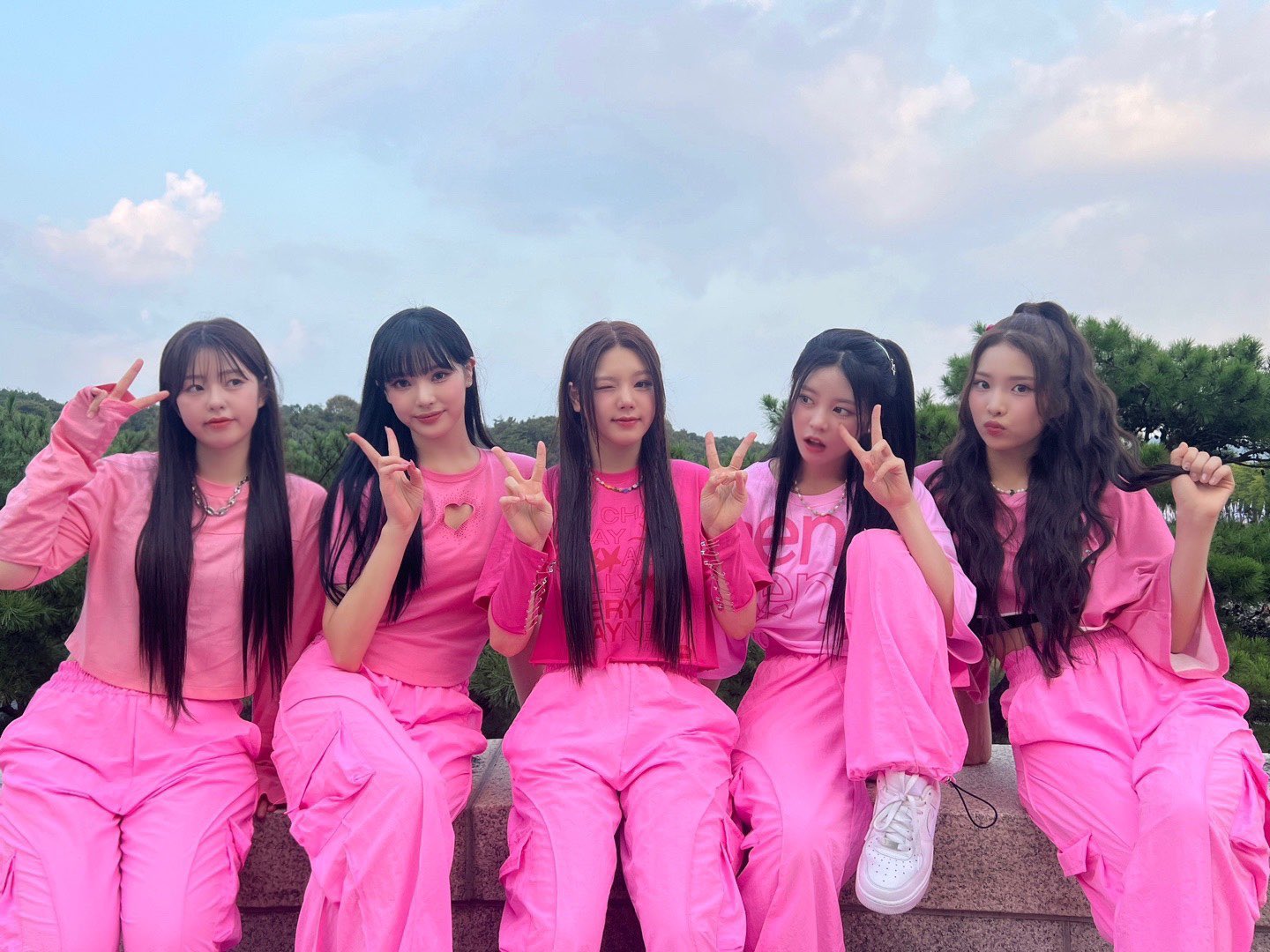 F34KjdtawAAbSZJ?format=jpg&name=large