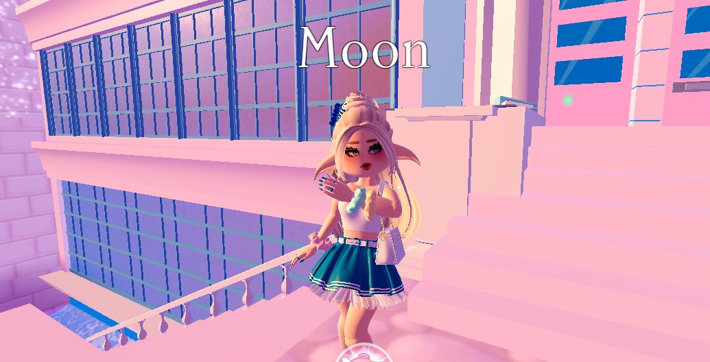 Royale Moon tweet media
