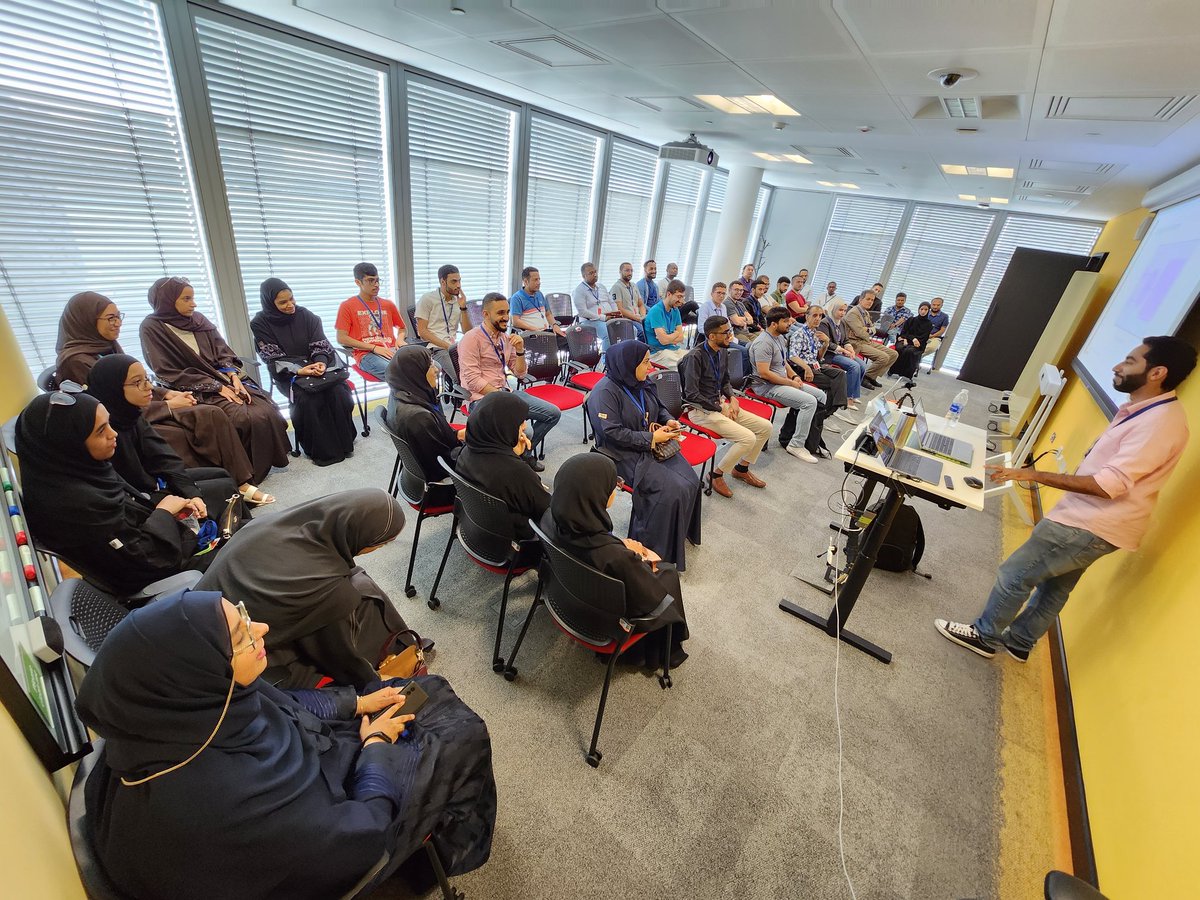 nuage_ninja's tweet image. A great way to start my Saturday morning with @ameenaltajer and a few of my close friends at @awsbug