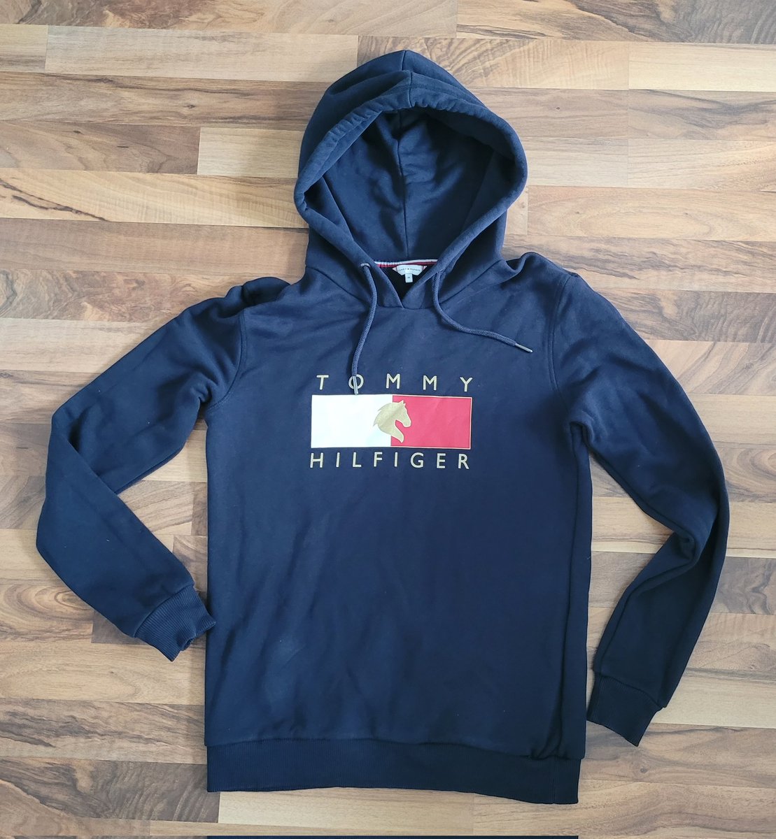 KojiuCP's tweet photo. Verkaufe diesen schönen, kaum getragenen 'Tommy Equestrian' Pullover in der Größe M. 
Preis: 70 € inkl. Versand
Neupreis: 89 € https://t.co/J3oXt3RUS2