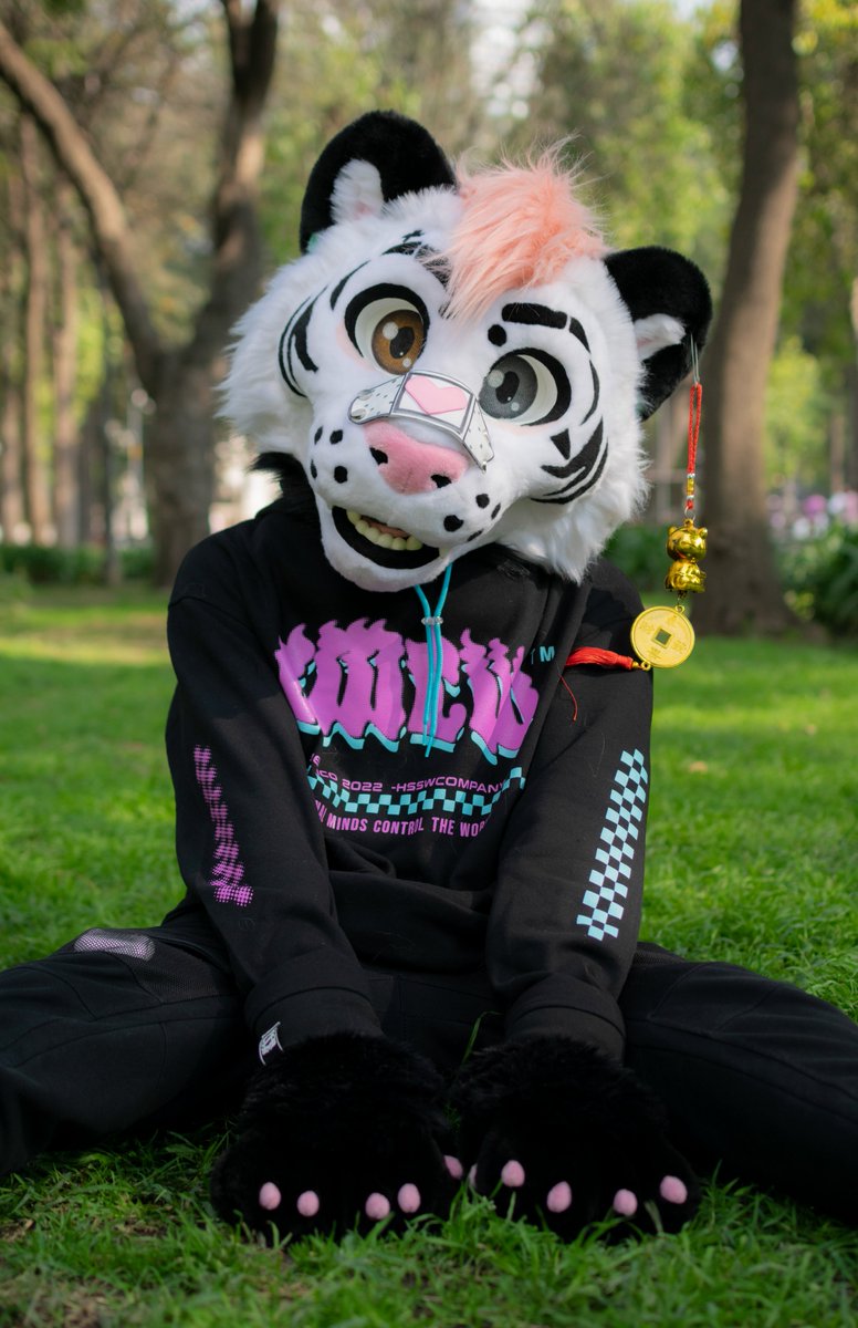 Hola! Me han dicho que debia tener todo en orden y que era más facil encontrarme por el nombre del canal. 
Entonces ahora he cambiado mi @ para que sea más fácil encontrarme. 

Así que vallan a seguirme a <a href="/FurryTrashMx/">𝔸𝕝𝕝𝕦 - 𝕔𝕚𝕟 🔜 ExpoFur!</a>! 
Que ahí seguiremos con la programación habitual