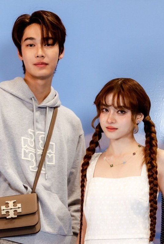 DPHome01's tweet photo. Their high difference kill me🫠

#TMonogramxDew 
#TMonogramxPrim 
#ToryBurchThailand 
#dew_jsu #primiily 
#dewprim #ดิวพรีม https://t.co/eb4ijZCZRD
