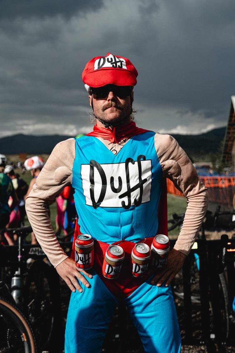 FastestPitStop's tweet photo. Valterri Bottas' outfit for the SBT HILL CLIMB 😅

#F1 https://t.co/UtfzE5g0lh