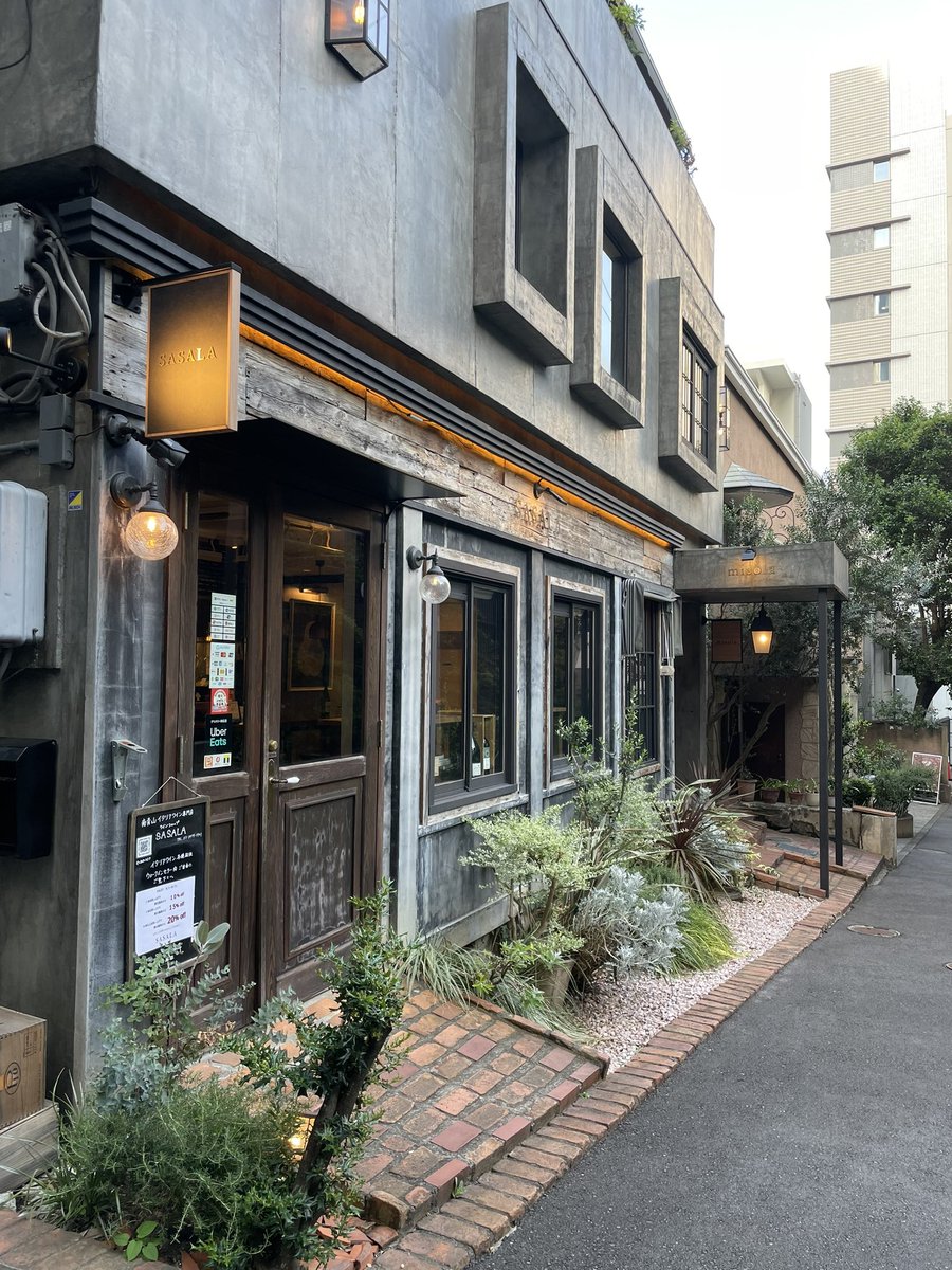 into_wines0531's tweet image. 行きたくてしょうがなかったSASALAさん、@Ai22wine さんにご一緒いただいた。ほんと楽しかった〜特にラニャイエのブルネッロ・ディ・モンルチーノが驚くほど美味しかった

#SASALA #Aoyama