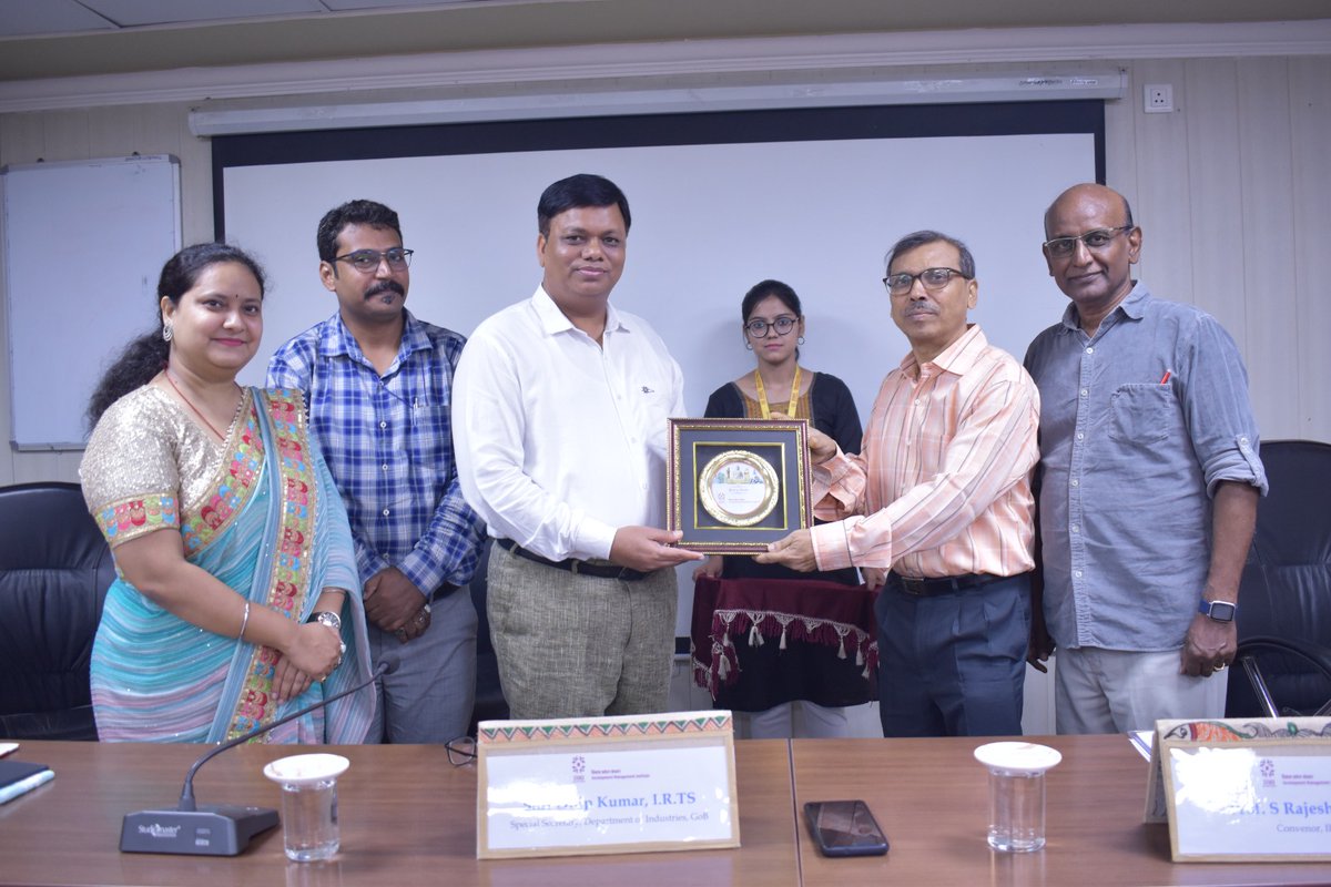 zerolabbihar's tweet photo. Zerolab Bihar successfully organized Startup Bihar and Zerolab outreach program at DMI in the esteemed presence of our Chief guest Shri Dilip Kumar, I.R.T.S Special Secretary Department of Industries Govt. Of Bihar. https://t.co/NZhPD3PzU0