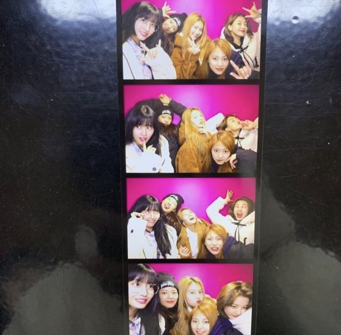 MinatozakiJp29's tweet photo. 絶対に1コマは変顔ぶっ込んどかないと気が済まないTWICE https://t.co/2AH5UxFrkM