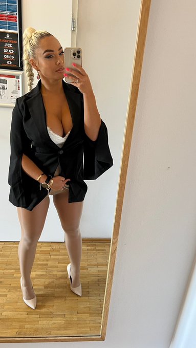 Who is hungry? 💜 https://t.co/7LtcEEucru