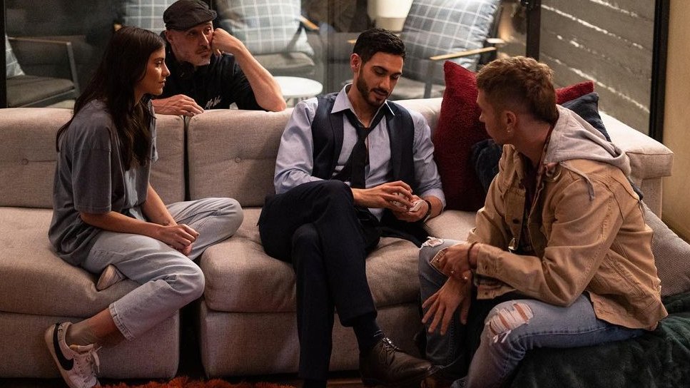 mikey on X: "Upcoming movie 'Straight' follows Ro (Alejandro Speitzer), an  investment banker who likes beer, sports and his girlfriend Elia… and he  also likes Cris (Franco Masini). Bisexual love triangle is
