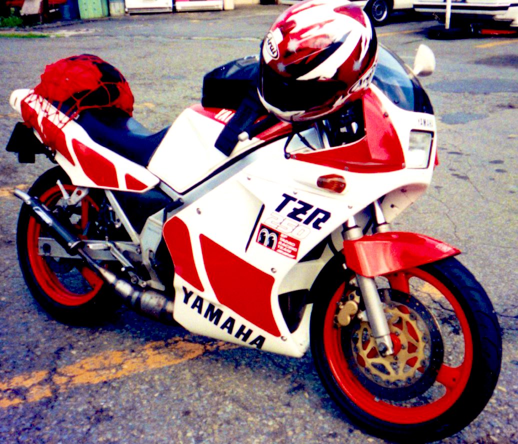 yo_ku2001's tweet photo. 今日は8月19日でバイクの日ですね。
昔これ乗ってる頃はバイクシーズンだったけど、最近は7、8月は暑過ぎてバイク乗る気がしないですねー

#バイクの日 https://t.co/wwFefCsXUw